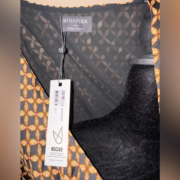 MINKPINK Black and Gold Geometric Mini Dress with cinched waistline NWT - Picture 2 of 7